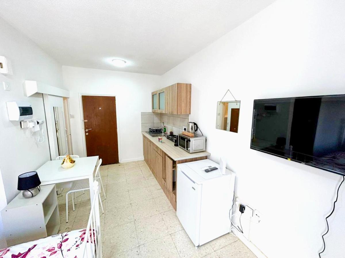 Central Comfort Studio Larnaca Eksteriør billede