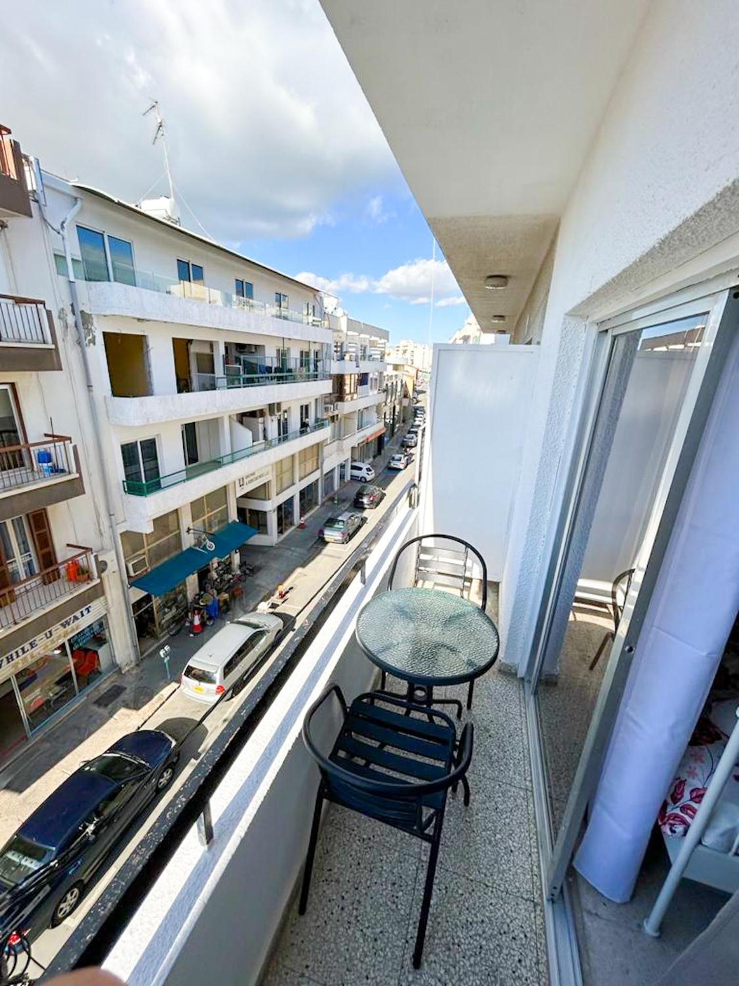 Central Comfort Studio Larnaca Eksteriør billede